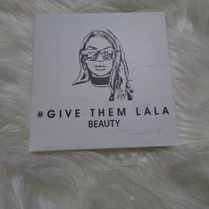 Give them La La the Pretty Eyeshdaw Palette